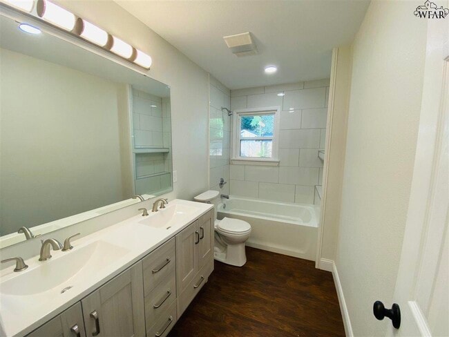 Building Photo - 4808 Alamo Dr