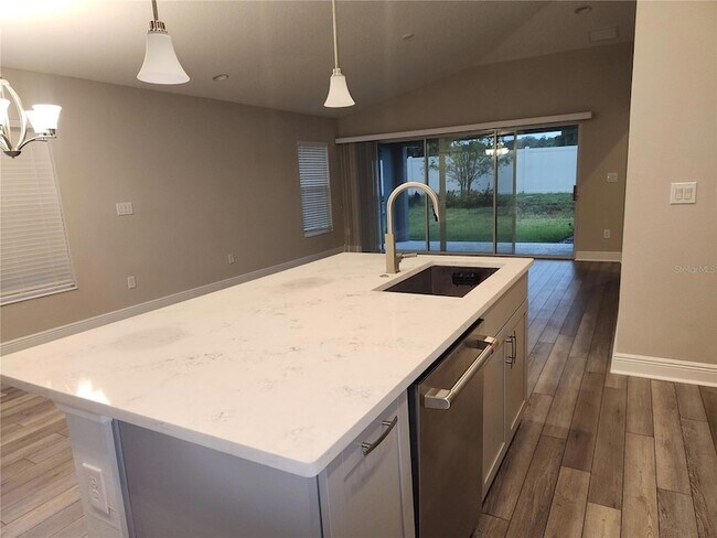Building Photo - 12533 Oak Hill Way