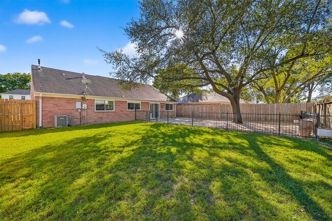 Building Photo - 21234 Park Willow Dr