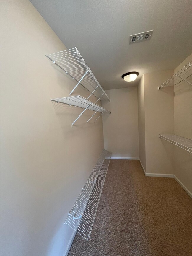 Building Photo - 422 Sebastian Dr