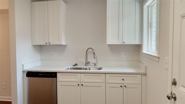 Building Photo - 2156 Park Terrace