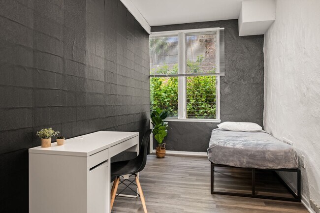 Building Photo - 832 Hilgard Ave