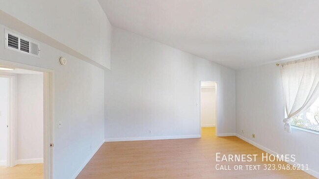 Building Photo - 5115 Kester Ave