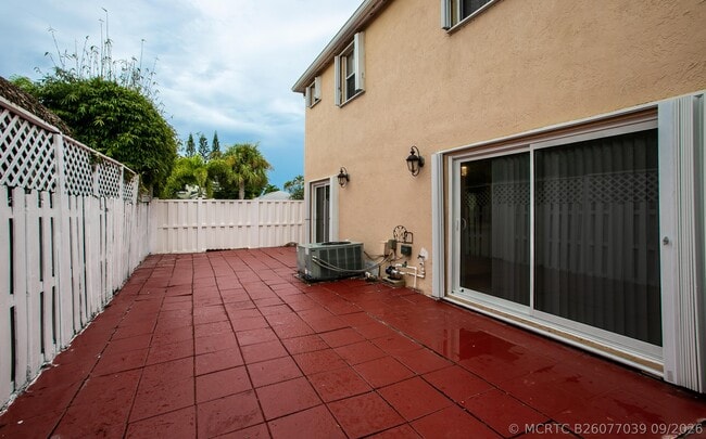 Building Photo - 4254 SW 72nd Way