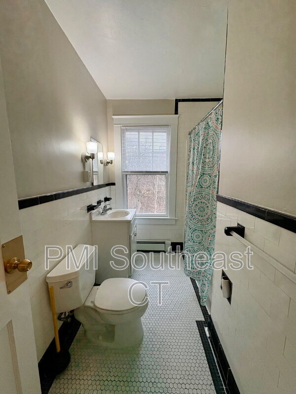 Building Photo - 640 Williams St