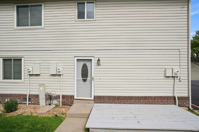 Building Photo - $1,945.95 with $300 Off the first month's rent, 2 Beds - 1 Bath, Single Family Home in Lakewood w...