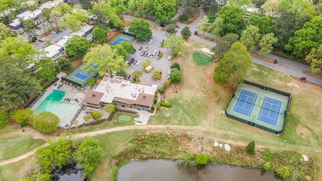 Building Photo - Refined 2BD/2BA Condo in 30327