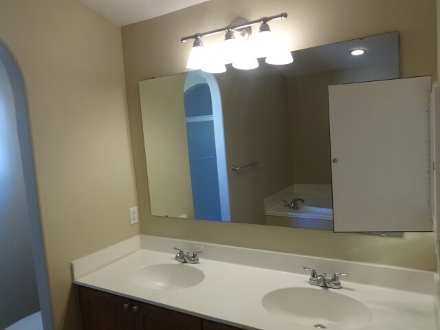 Building Photo - 2395 Key Ave