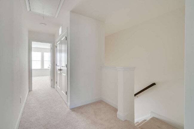 Building Photo - 3-Bed Townhouse in Franklinton with Update...