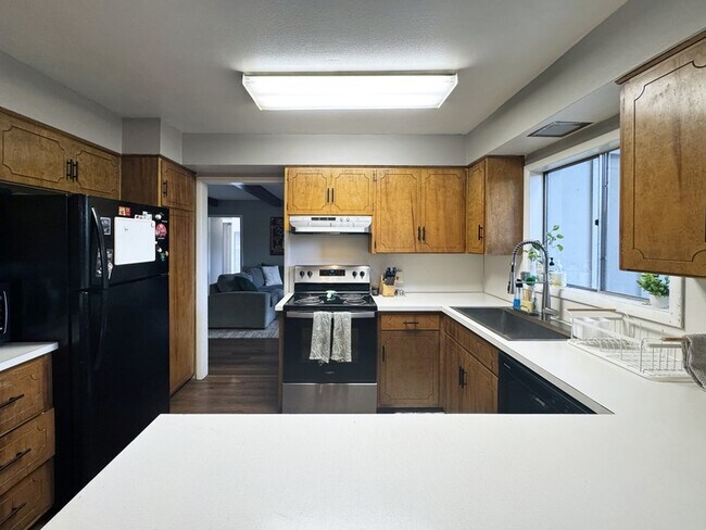 Building Photo - 1470 Anderson Ln