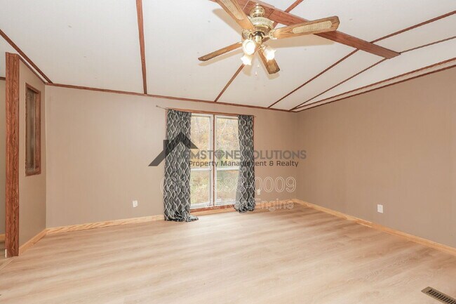 Building Photo - 5576 Hargrove Rd