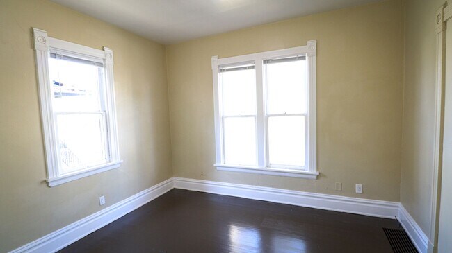 Building Photo - 3 Bedroom House