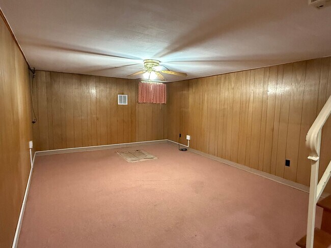 Building Photo - Beautiful 3 bedroom- North Johnson City & Town Acres school district!