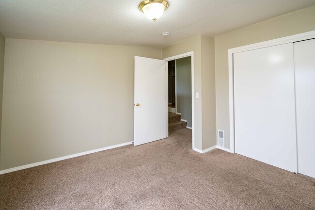 Building Photo - Country Living on a Private Acreage in Camas  - 2 Bedroom 1 Bath Manufactured Home