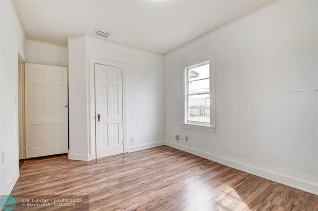Building Photo - 919 N J St