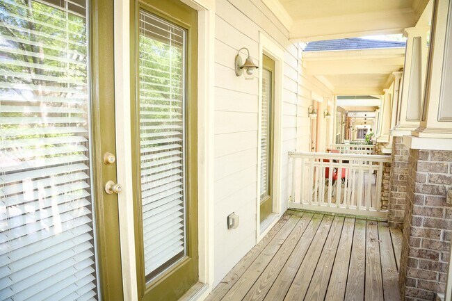 Building Photo - 851 Stratum Way SE
