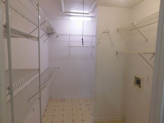 Building Photo - Location, Location, Location!!