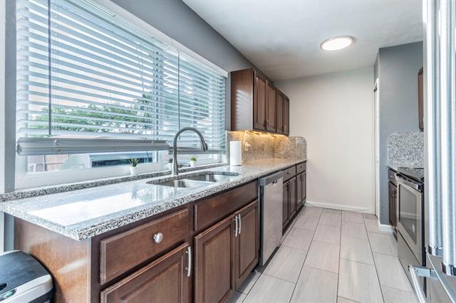 Building Photo - 5049 Roberts Dr