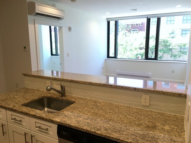 Building Photo - Red Oak at 875 Elm Street