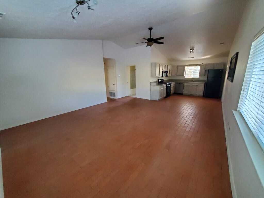 Greatroom/Kitchen - 72 Camino de las Huertas