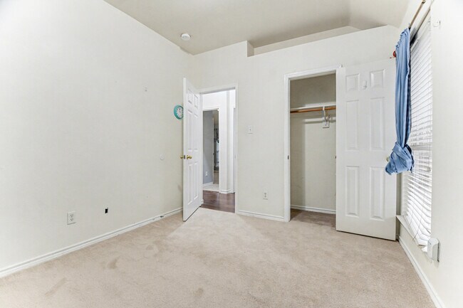 Building Photo - 5474 Golfside Dr