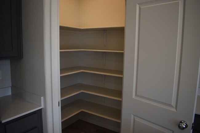 Building Photo - 4624 Athena Dr