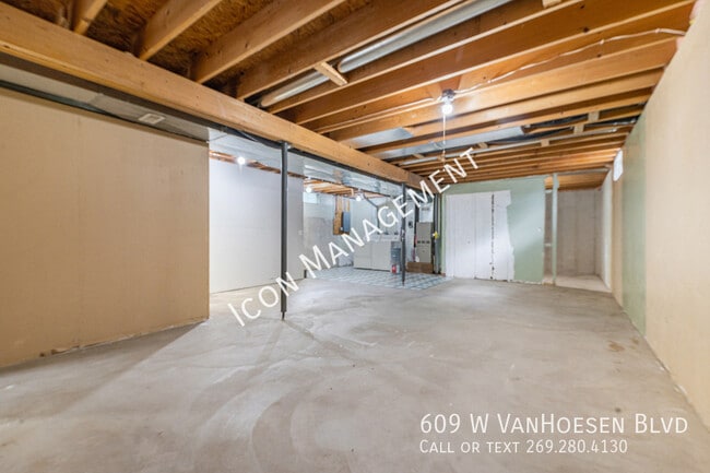 Building Photo - 609 W Van Hoesen Blvd