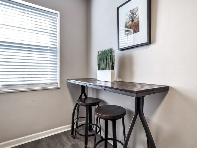 Building Photo - 1207 W 45th St