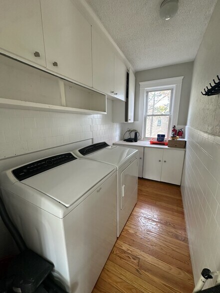 Laundry room - 14 Ferraro St