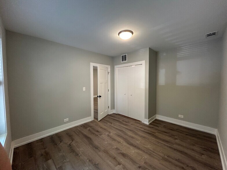 Building Photo - 1124 Maple Ave