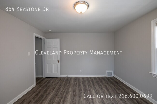 Building Photo - 854 Keystone Dr