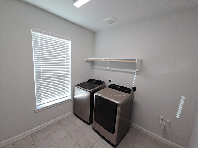 Building Photo - 9227 Dearborn Knoll Dr