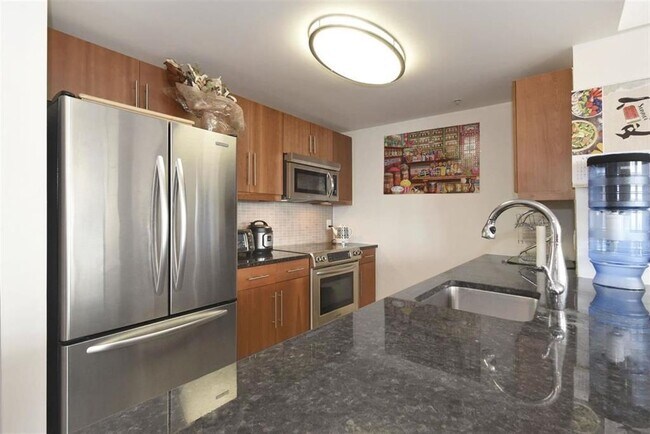 Building Photo - 88 Morgan St