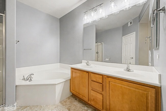 Building Photo - 5450 E Deer Valley Dr