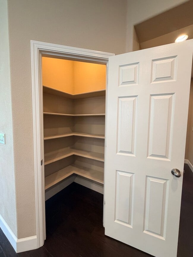 Building Photo - 1587 Manzanita Way