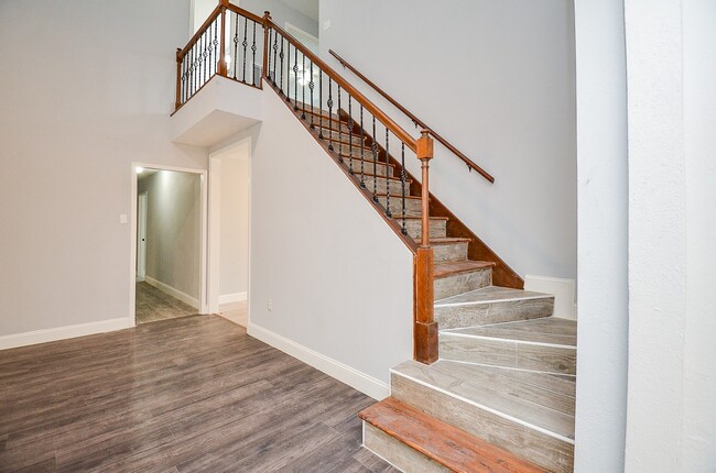 Building Photo - 1606 Crystal Hills Dr