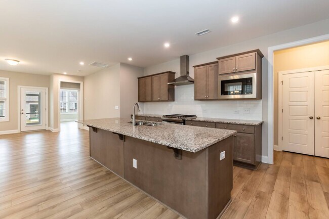 Building Photo - 1014 Greatland Rd