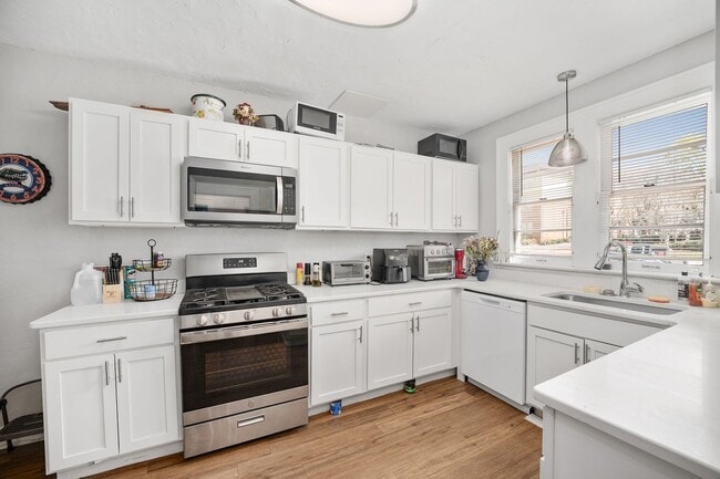 Building Photo - 949 SW 13th St