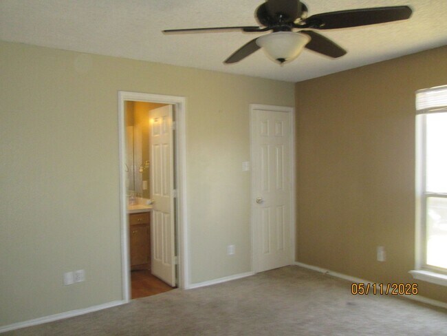 Building Photo - HOUSE - 3 Bedrooms, 2 Bath, 2 Car Garage