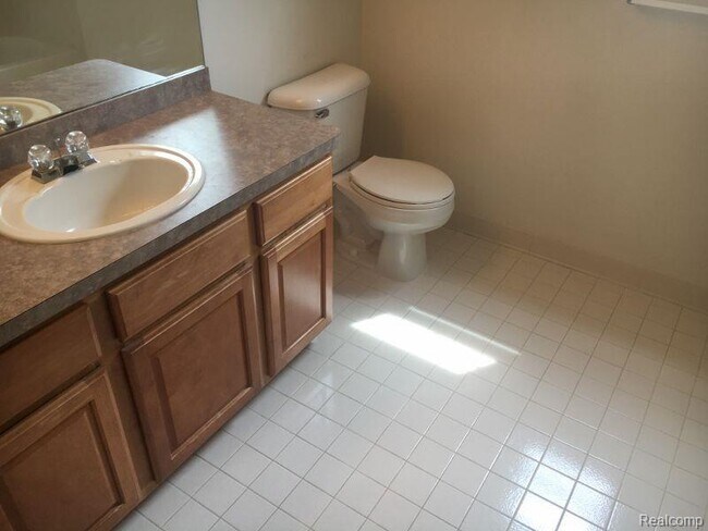Building Photo - 879 Autumn Ridge Dr