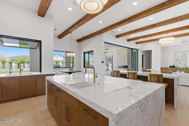 Building Photo - 6821 E Valley Vista Ln
