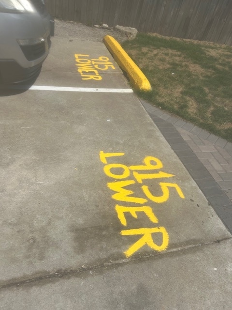 Building Photo - 915 Merrill St