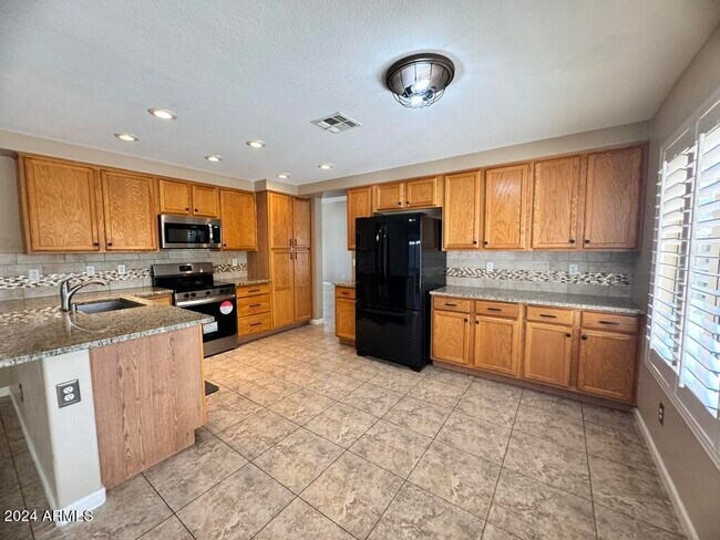 Building Photo - 1873 W Falcon Dr