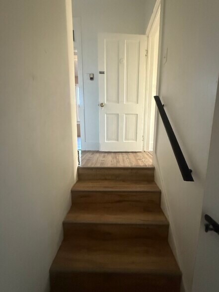 Building Photo - 29 E 2nd Ave