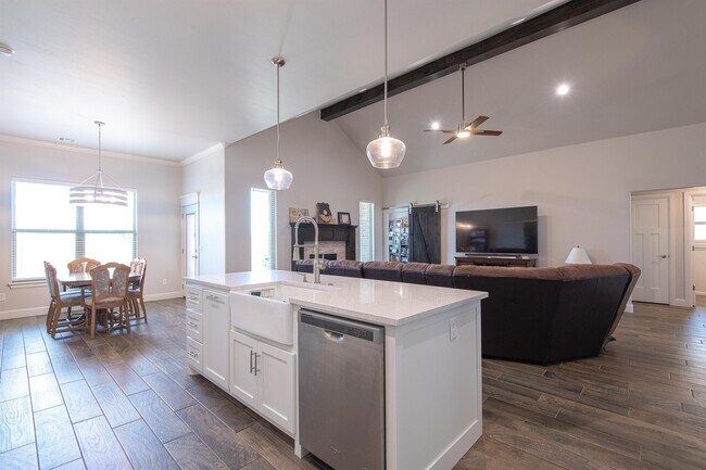 Building Photo - 2244 E Kellan Ct Terrace