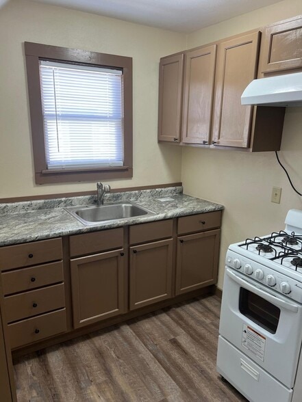 Building Photo - 858 9th St