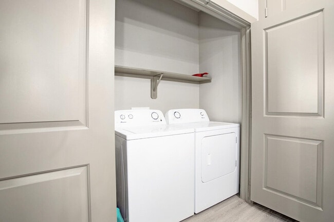 Building Photo - 976 S Braeswood Blvd