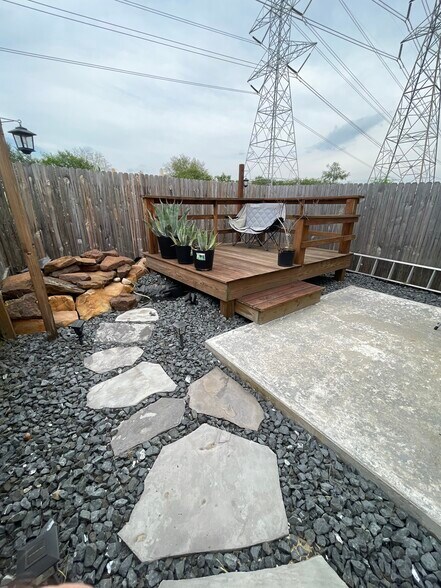 Building Photo - 7148 Elm Cv