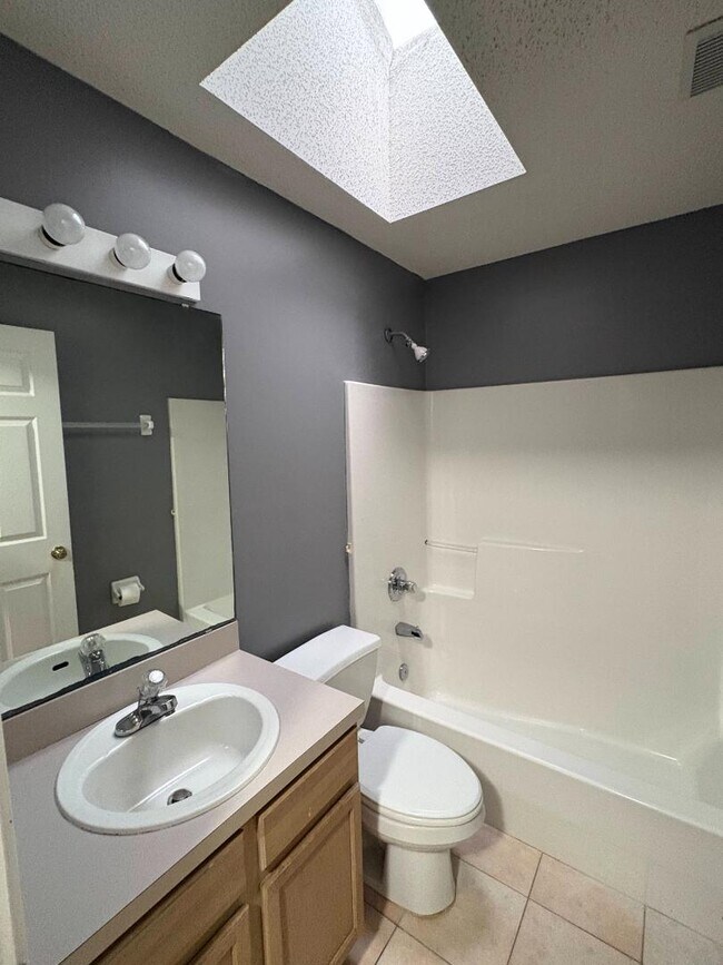 Building Photo - 436 Mango Cir