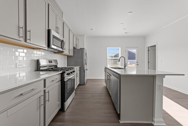 Building Photo - 825 Basswood Gln Trl